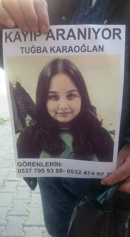 #izmir Bornova 'da bir baba akşama kadar gezerek kayıp kızını arıyor. Vicdani görevimizi yapalım RT yapıp yayalım