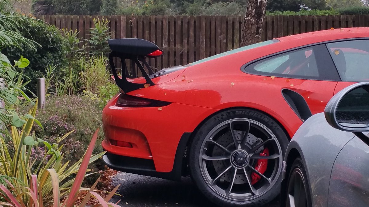 CPCPorsche's tweet photo. Oh no! Porsche has been to @Halfords_uk ! #BlackFriday @RichardHammond #991gt3rs https://t.co/S72LHSi1cp