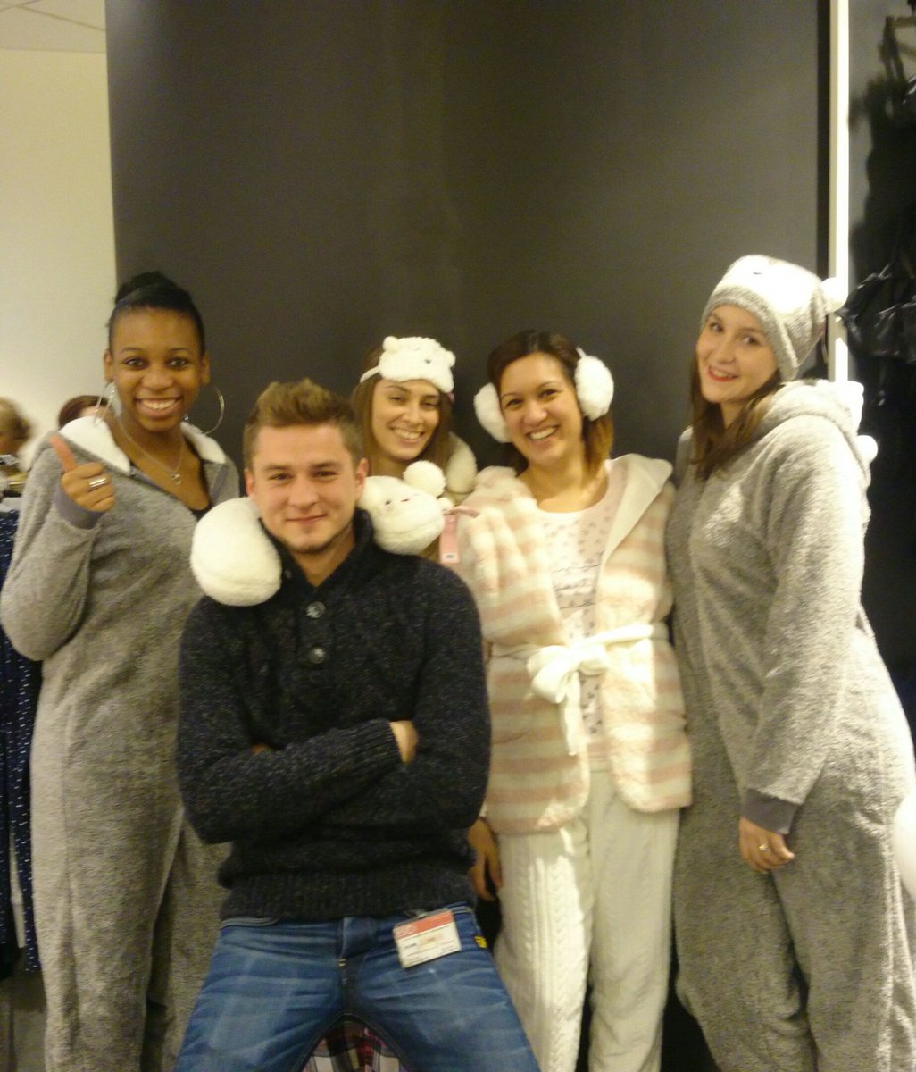 e_adiceam's tweet photo. #hunkemoller #greatplacetowork fun with our customer &amp; team @P_Mountford @amvanree @PaulVandevyvere https://t.co/YwxXJ1Pu5h