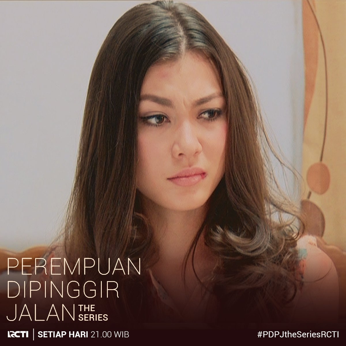 OfficiaIRCTl's tweet photo. Sesaat lagi PEREMPUAN DI PINGGIR JALAN akan nemenin malam indah kamu Sob! :') https://t.co/3KBty1rSHR