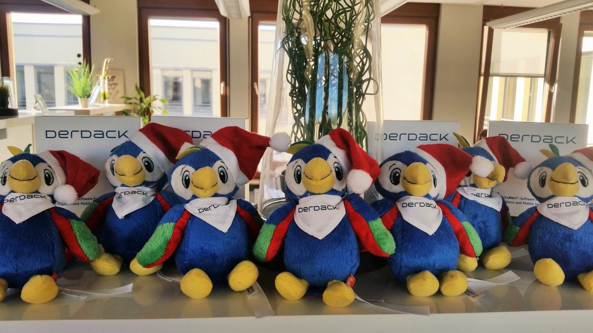 StefanieGerken's tweet image. Our @Derdack parrots love their new #Xmas hats. Get a 2 week free trial of #EnterpriseAlert: bit.ly/1BrsJ1k