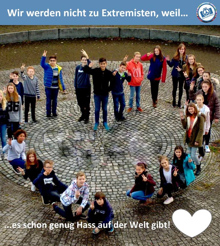 Picture4Peace's tweet photo. Unterstützt die Klassen mit einem Like...
https://t.co/DstYqwimZL
#Picture4peace #challengeExtremism https://t.co/fNIK24qdAI