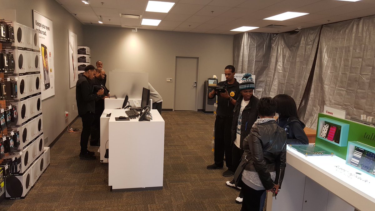 347Sprint's tweet image. AT&amp;amp;T starts the day losing 3 lines @347Sprint  @JosephSmithers1