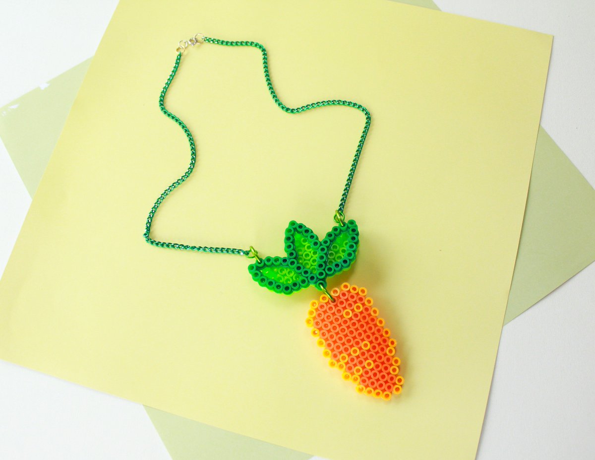 CSFoxBurrow's tweet image. New listing: Carrot Necklace.  #blackfriday #SmallBusiness #EtsyGifts #etsyshop etsy.com/listing/258068…