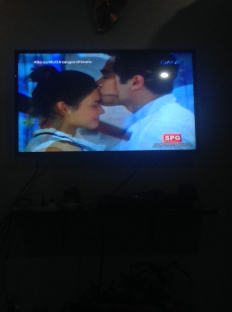 imsznics's tweet photo. *sits in the corner, hugs knees*
OTP KO OH, IM SO EMO DONT TOUCH ME

@lovipoe @benxalves #BeautifulStrangersFinale https://t.co/eDepUbhe2H