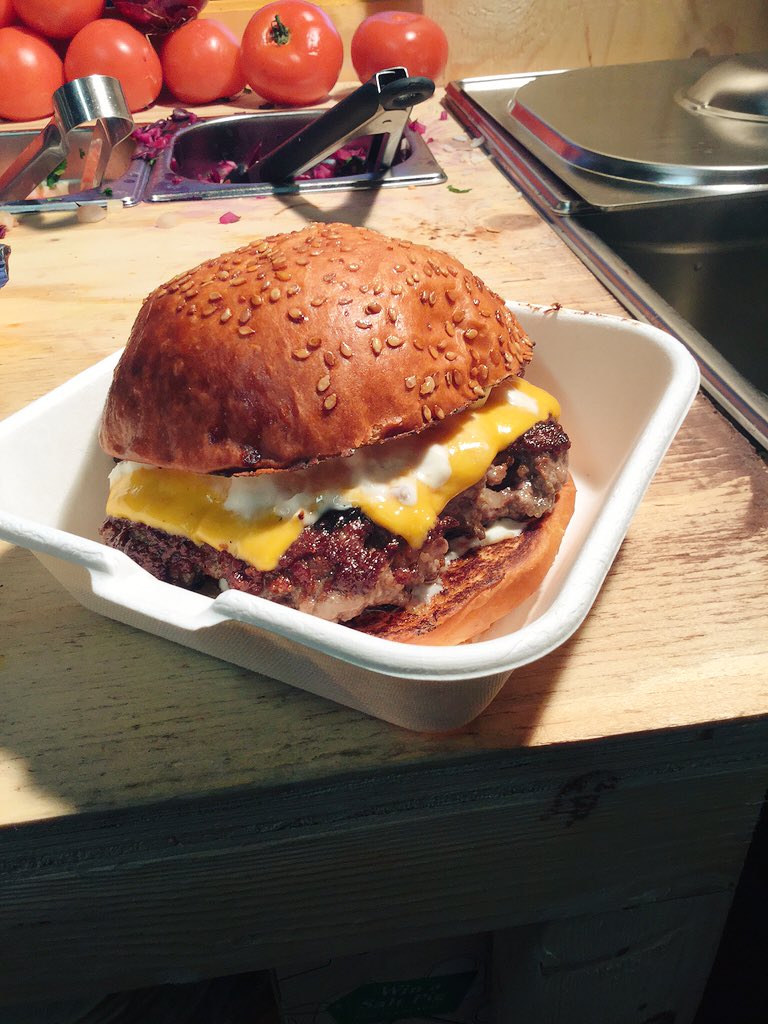 elVagabundoMex's tweet photo. Getting fed by @burgerandbeyond and loving every bite! https://t.co/g2xj0bmcJQ