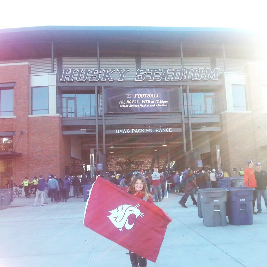 raekorz's tweet photo. Attempting to make this trash receptacle look nice! #GoCougs #UWSucks #AppleCup https://t.co/nvZzGXADgZ
