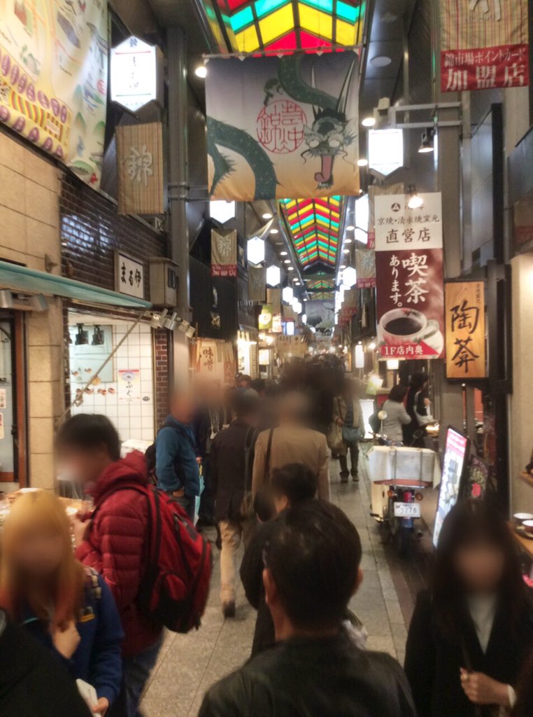 donpei797's tweet photo. うわ！人、多っ！爆ツアーの方々の波は錦に迄。
ドンちゃん、行ってきま〜す。
混雑の切れ目を狙っていざー。 dyくらうP https://t.co/XbguSThVYf