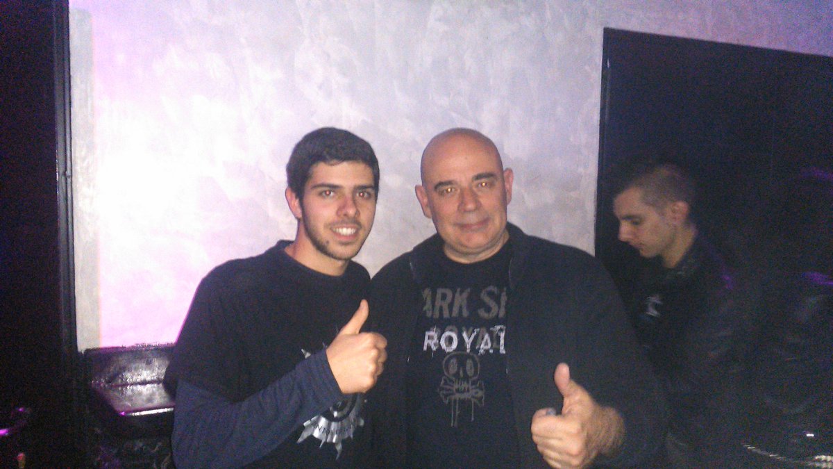 4DavidLeal's tweet photo. Hace justo una semana iba de camino a Cáceres pa ver a estos grandes! @Saratoga_ @TTNovoa @Niko_delHierro #jero#dani https://t.co/MOFDCLSSjb
