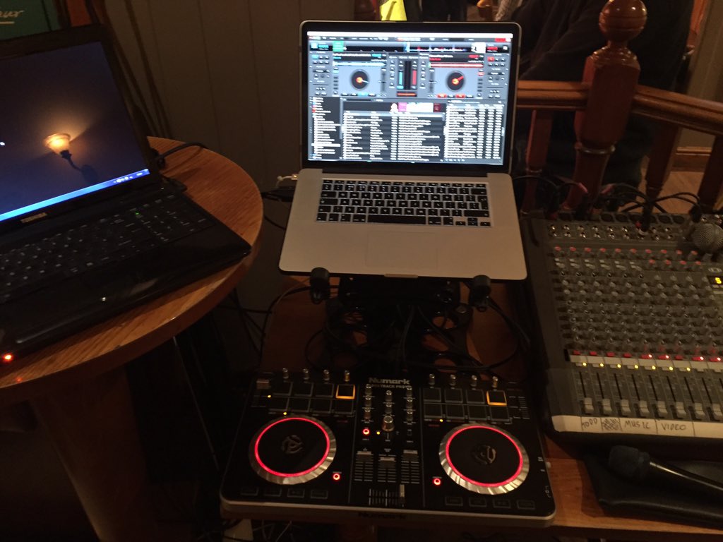 nutshellvideos's tweet photo. Office for the night https://t.co/FbuTmk5dZN