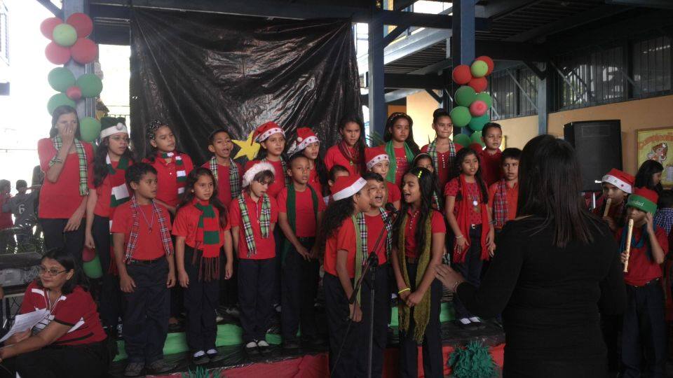 ModDonBernabe's tweet image. #ParrandonesEscolares #PSBLara @Yulyannrabert @abinegrette @Anyjo2589 Con el Coro, ensamble de cuatros y flautas