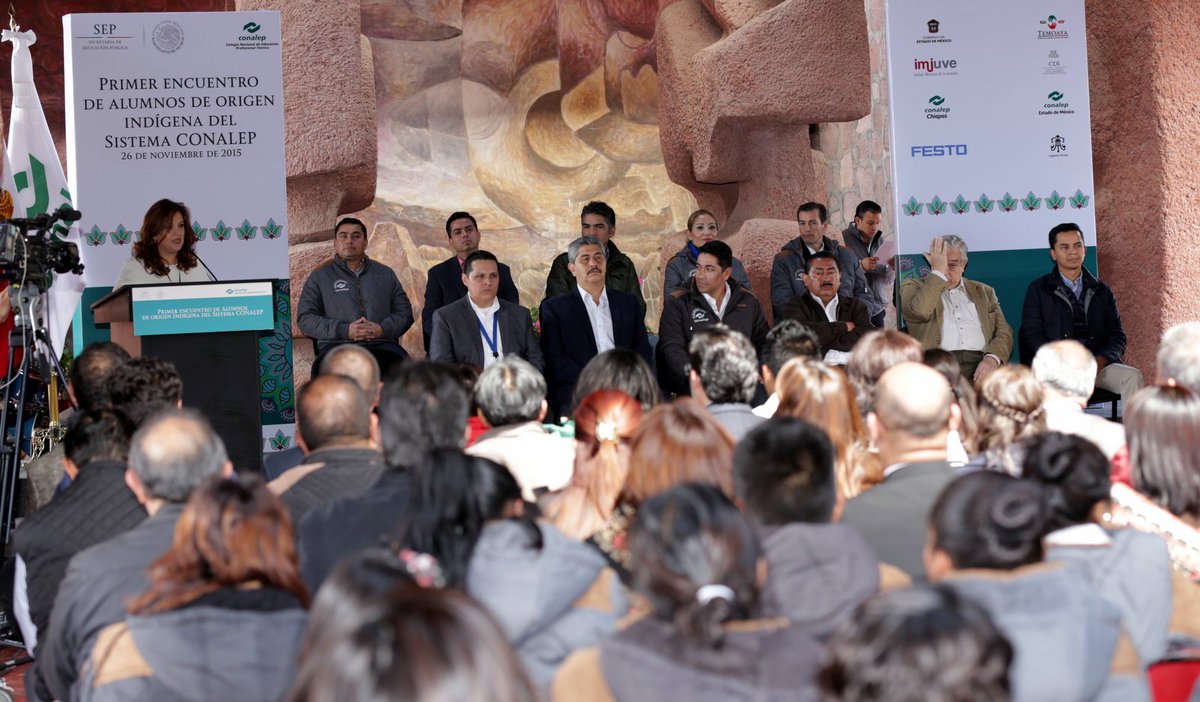 CanditaGilJ's tweet photo. Les dimos la bienvenida a 200 de las 7 mil 270 alumnas y alumnos indígenas @CONALEP_Mex @CDI_mx @edomex @TemoayaGob https://t.co/tLSwxnBSKc