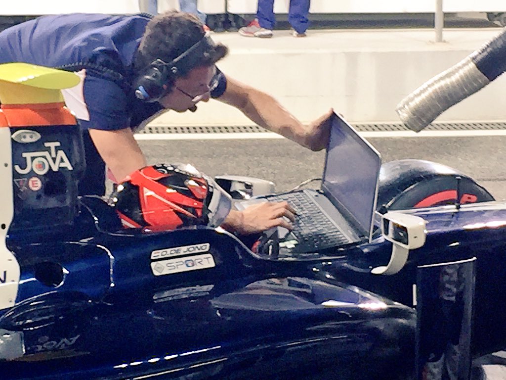 trident_team's tweet photo. #GP2 #AbuDhabi #Round11 #Qualy #LiveFromTrack @Daniielde_Jong https://t.co/W7KBL4tgyA