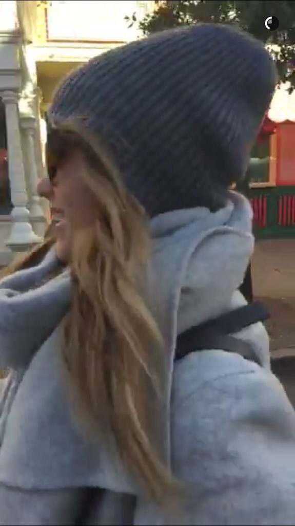 fr_enjoyphoenix tweet picture