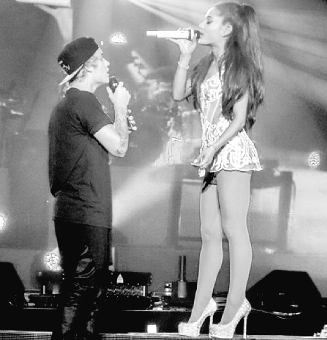 AnnieSayaaaaaa's tweet photo. Those Lordy pictures tho I can't even I ship them so hardly it's just magic I mean oh god 👅 https://t.co/XLAuaYZDki