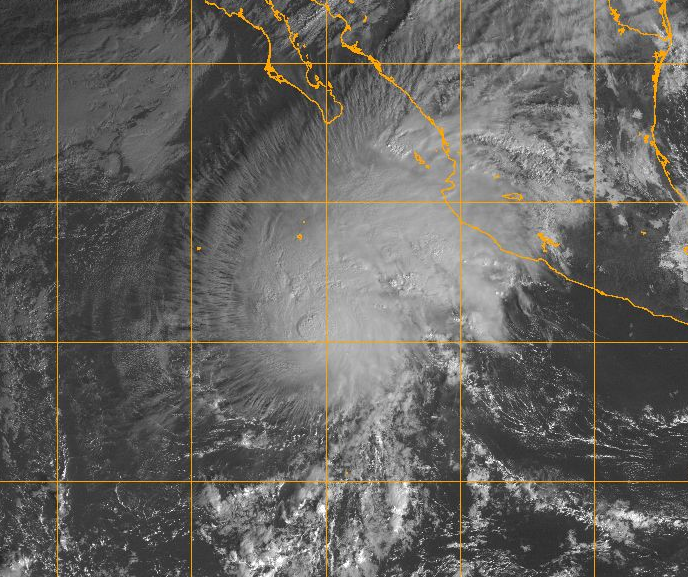 metoffice's tweet photo. Late season #HurricaneSandra heads for Mexico in an exceptional year over the North Pacific https://t.co/gqNiUdqD27 https://t.co/KhXJnPpQ6Y