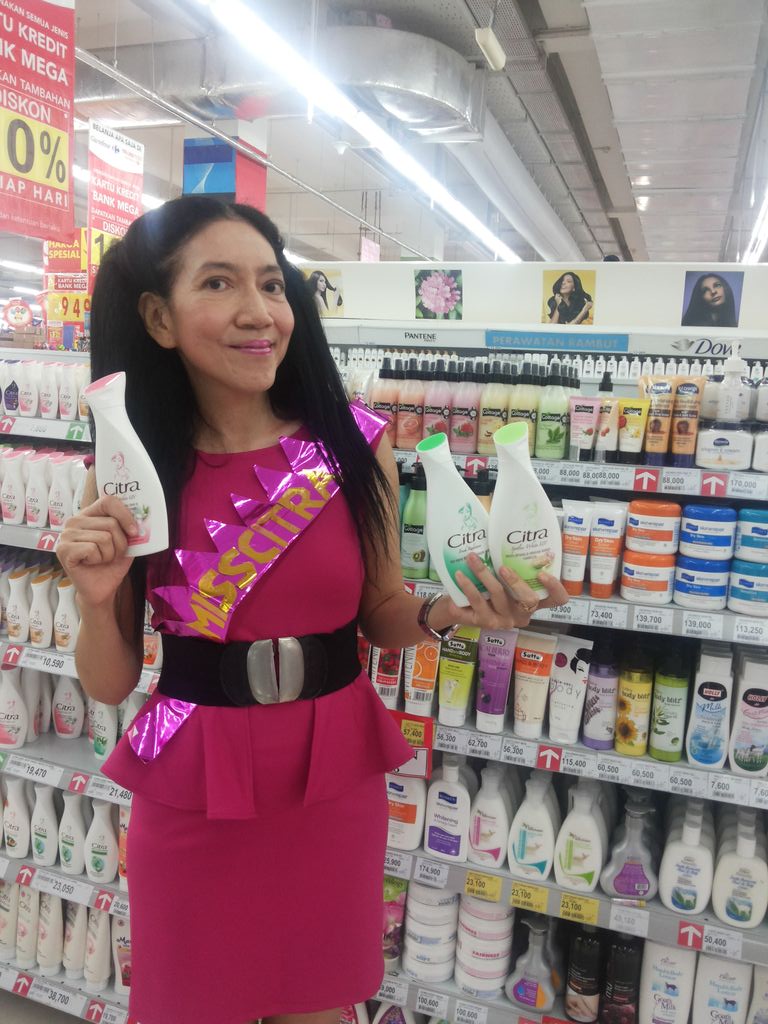josephinesarino's tweet photo. Kubeli produk Unilever @Carrefour_ID yang lengkap &amp;harganya hemat,&amp; dapatkan cantiknya #CarrefourID #kemilaucantikmu https://t.co/UbG04OHpg1