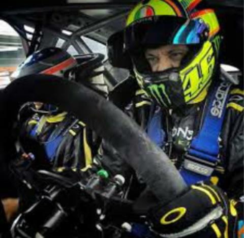 ririnolvyana's tweet photo. @ValeYellow46 @UccioYellow46 @RobertoBrivio #ForzaVale Goo46 #SupportVR|46 ciao 46 ♥ #MonzaRallyShow https://t.co/kTROvtDeD3