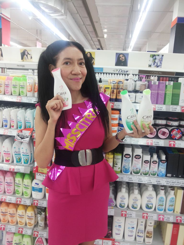 josephinesarino's tweet photo. @Carrefour_ID Mau wajah cantik &amp; menawan,percayakan perawatanmu pada produk2 Unilever #CarrefourID #kemilaucantikmu https://t.co/UCOWrsGV69