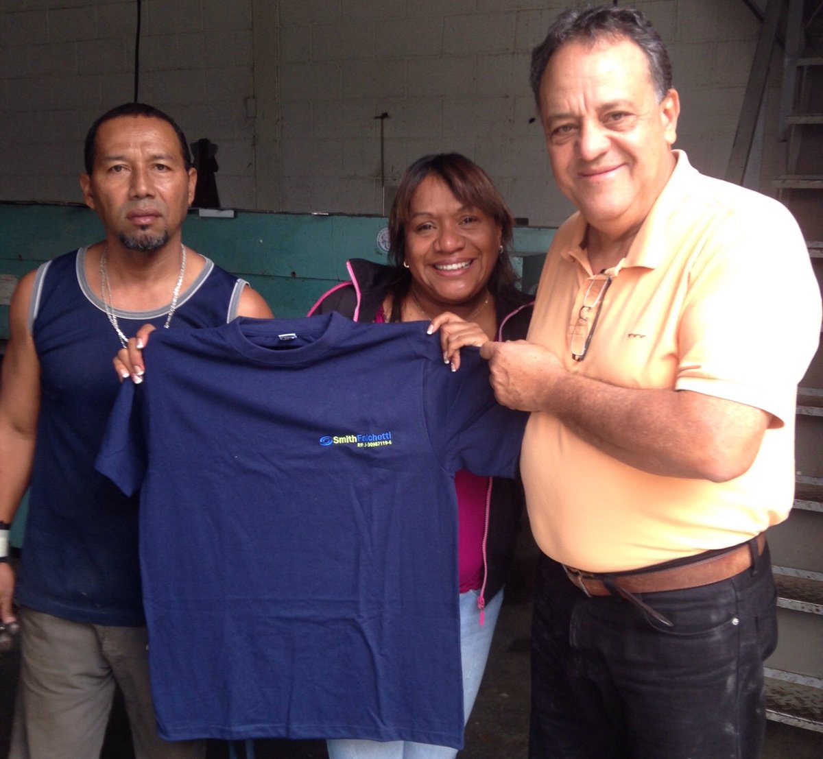 SmithFalchetti's tweet photo. Recibiendo las nuevas camisas Smith Falchetti, para representar nuestra marca en todo momento. https://t.co/DJxAJDqDwP
