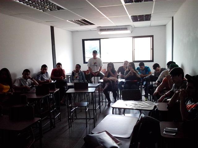 VJ_Trujillo's tweet photo. #AHORA Encuentro con los estudiantes de la @univallemomboy impulsando nuestra campaña #VotaConTodo #Parlamentarias6D https://t.co/KWsoX5nP9x