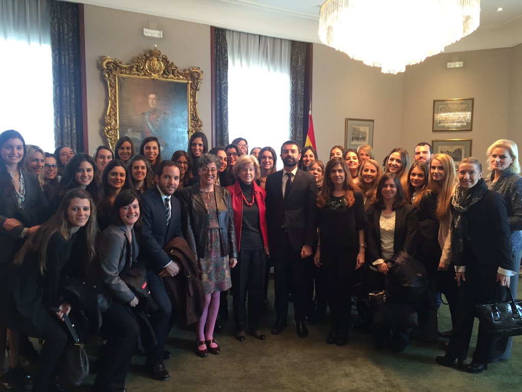 MasterEventsM's tweet image. Amb la Pilar Baselga, cap de Protocol del Congrés dels Diputats #vistesinstitucionals del #masterprotocolblanquerna