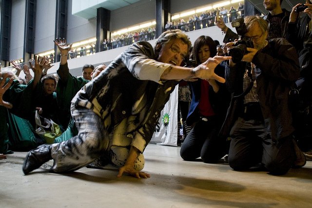 #APNews: Unauthorised arts and climate festival planned in Tate Modern bit.ly/1Okrj2z