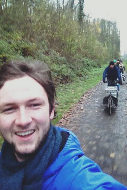 SeeMeCycle3's tweet photo. About 40 minutes ago #SeeMeCycle was just 20km from Paris! Almost there! #movetheclimate @Climate_Express #howest https://t.co/h8HH1h3r4R