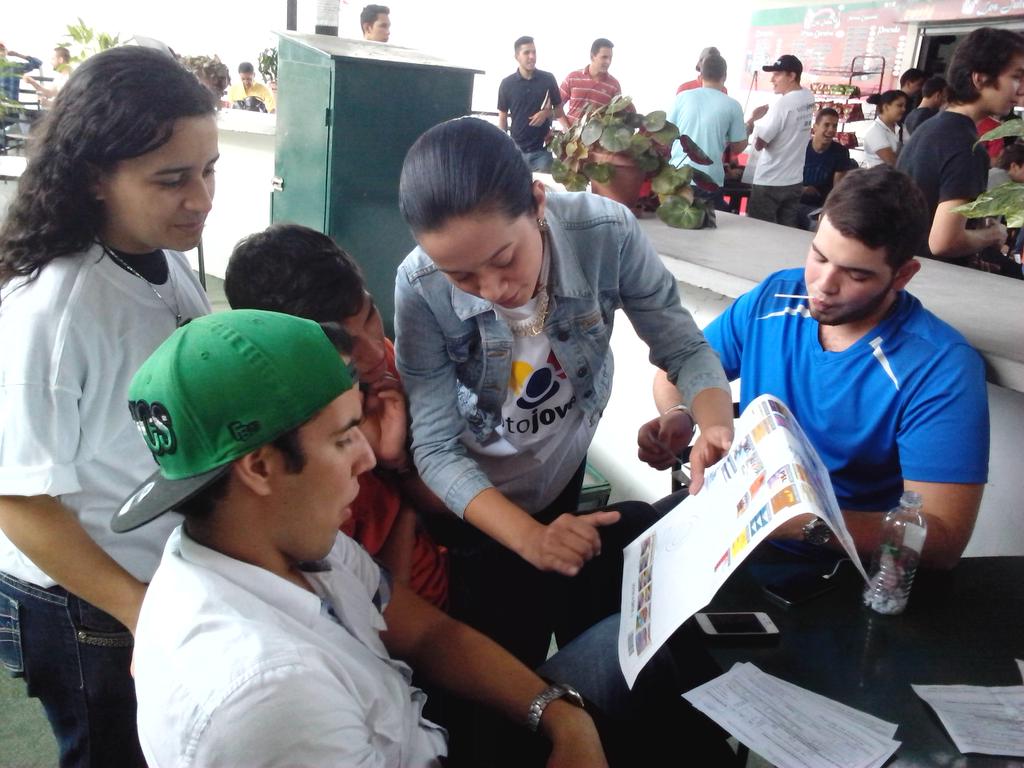 VJ_Trujillo's tweet photo. #AHORA Equipo de @VJ_trujillo nos encontramos en @univallemomboy impulsando nuestra campaña #VotaConTodo #RetoVota https://t.co/5A9uBA1eCp