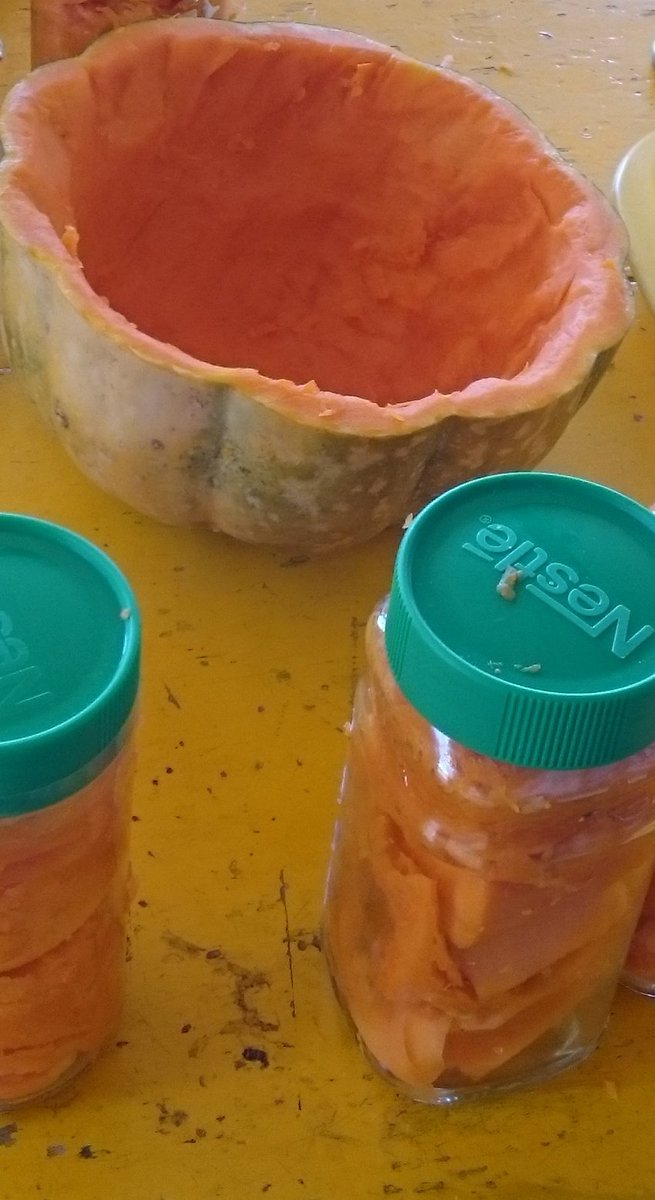 vanerojasrdguez's tweet photo. Bizcocho y mermelada elaborado por los alumn@s de F.P. Aspromín con Calabazas cosechadas en el Huerto Escolar! 😋😋 https://t.co/MIhMEDtHrD