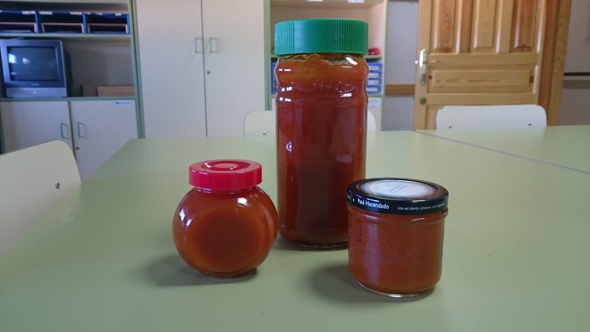vanerojasrdguez's tweet photo. Bizcocho y mermelada elaborado por los alumn@s de F.P. Aspromín con Calabazas cosechadas en el Huerto Escolar! 😋😋 https://t.co/MIhMEDtHrD