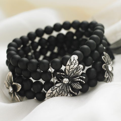 BlingRocks's tweet photo. #MidnightFleur #bracelet last few remaining...only £3.99 use code BLACK20 for further 20% off! #BlackFriday https://t.co/TLucLzWyj3