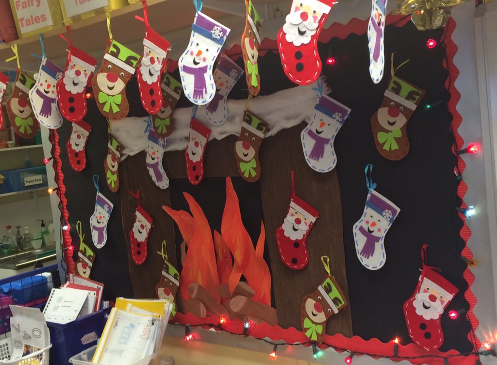 BsmPrimary's tweet photo. Preparation for Xmas Fayre is well under way! @BurghfieldCP https://t.co/bfd5ZxsWyg
