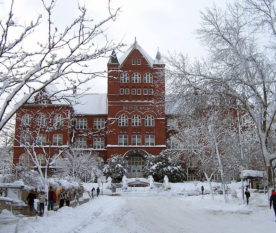 danaesally's tweet photo. @UWNewStudent become a true @UWBadgers and do these winter activities @CollegeMag article https://t.co/lZLpoeM0yP https://t.co/imG0fSh6uy