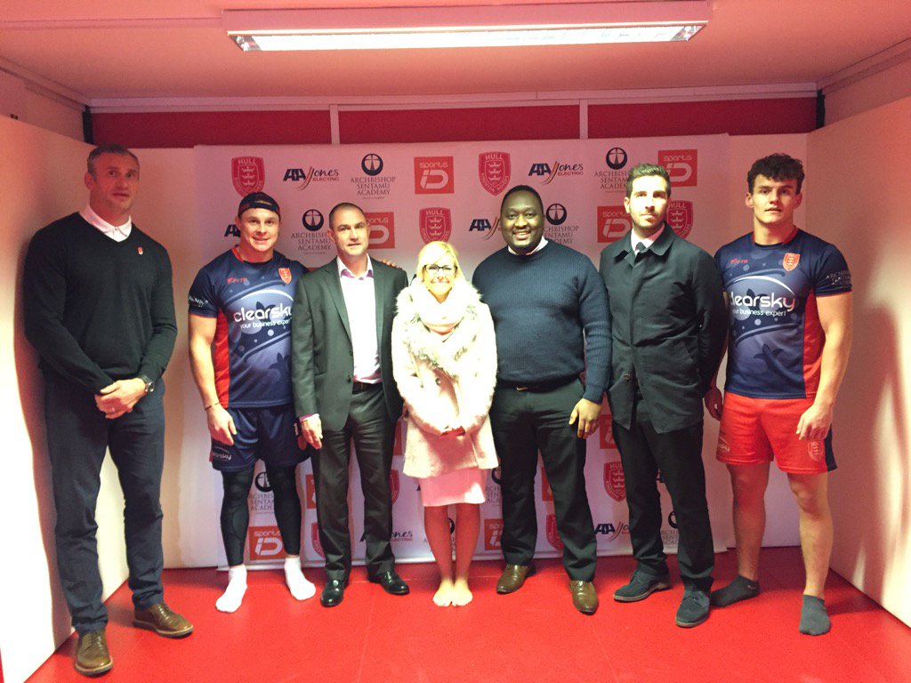 JamiePeacock10's tweet photo. The new @hullkr_online wrestle room is open. Big thanks to 
@SportsID @aajoneselectric @SentamuAcademy for this. https://t.co/Yt6MMv3kzE