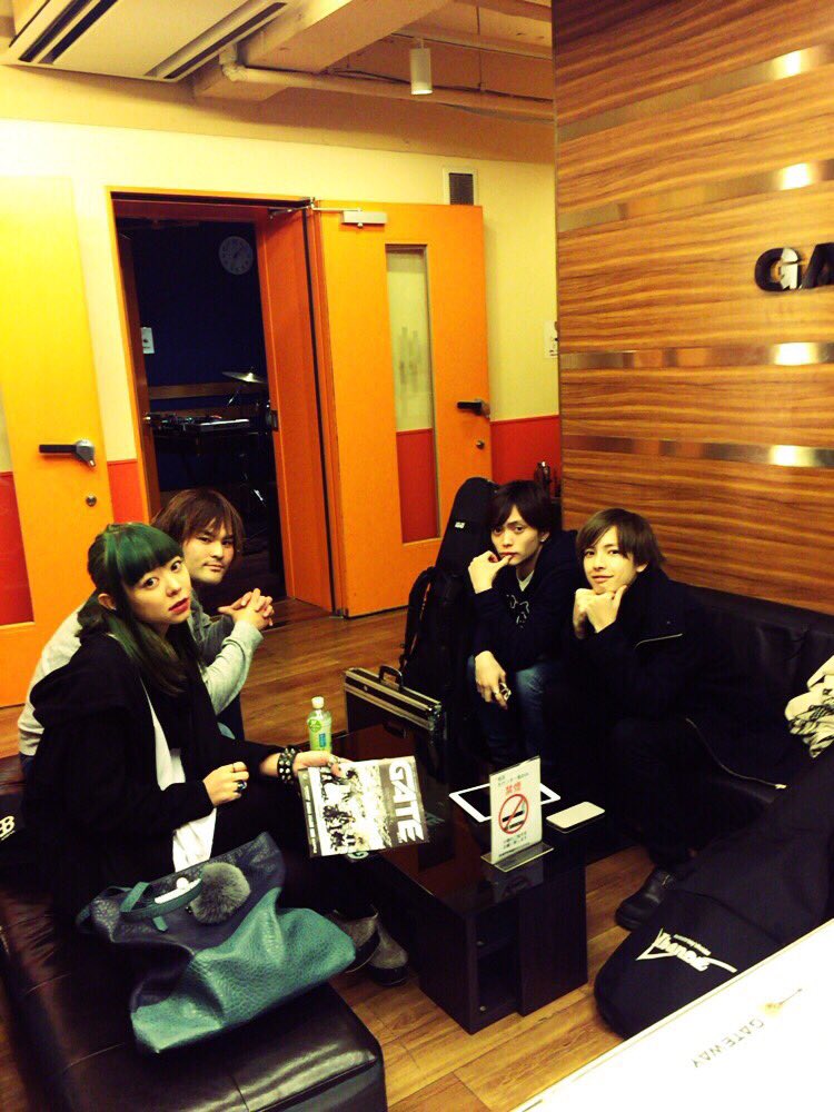 NamiueharaTokyo's tweet photo. 無事終了しまして
現実かつ夢の溢れる
打合せをしています。

#NAMI https://t.co/vt8jRdyhWx