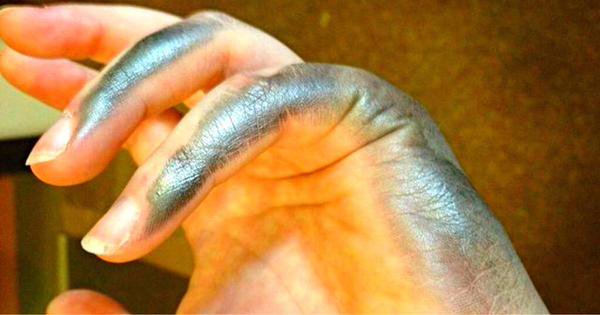 SpeakComedy's tweet image. Happy National #LeftHandersDay to all us lefties and the problems we face everyday 😆