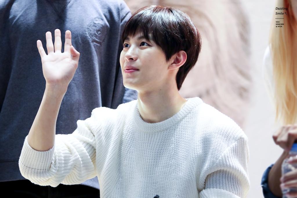 Dazzling__smile's tweet photo. 151126 인천 팬싸인회 #빅스 #VIXX #홍빈 #사슬 별빛을 보는 눈빛이 따뜻한 사람8ㅅ8 @RedBeans93 https://t.co/Pj5zjTGIBi https://t.co/AGEz0FXTr2 https://t.co/iU5ceLRh2k
