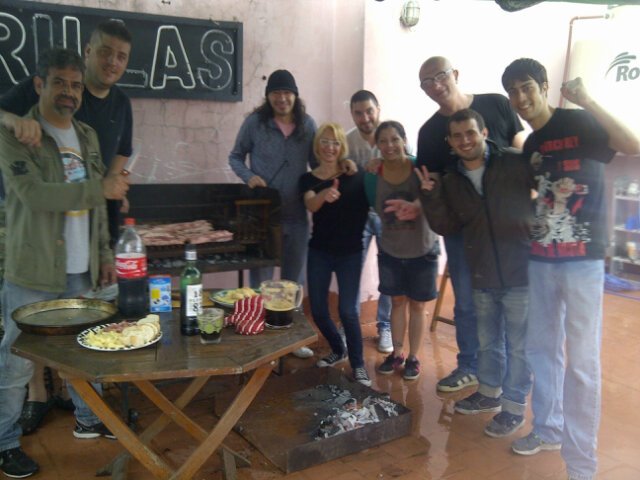 AnaliaCavallaro's tweet photo. @PremiosAmi bajo el agua pero #unidos y de fiestaaaa https://t.co/uD7jJOSnp6