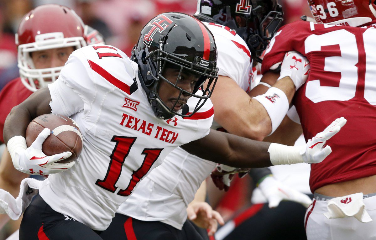 NBCSports's tweet photo. Must-see: #TexasTech beat Texas by hiding a wide receiver and running the fumblerooski. https://t.co/PU0qRvUcDN https://t.co/ii2UW4wSVH