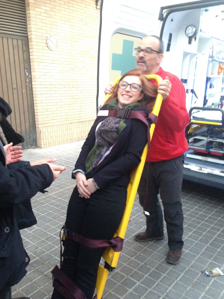 VVmorell's tweet photo. Visitando una ambulancia con 2 F y P- C @epxavier https://t.co/ZcIyFK1PnO