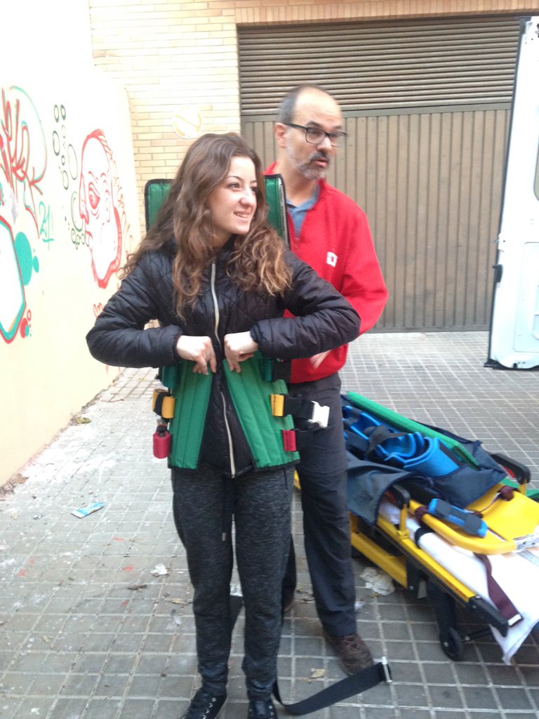 VVmorell's tweet photo. Visitando una ambulancia con 2 F y P- C @epxavier https://t.co/ZcIyFK1PnO
