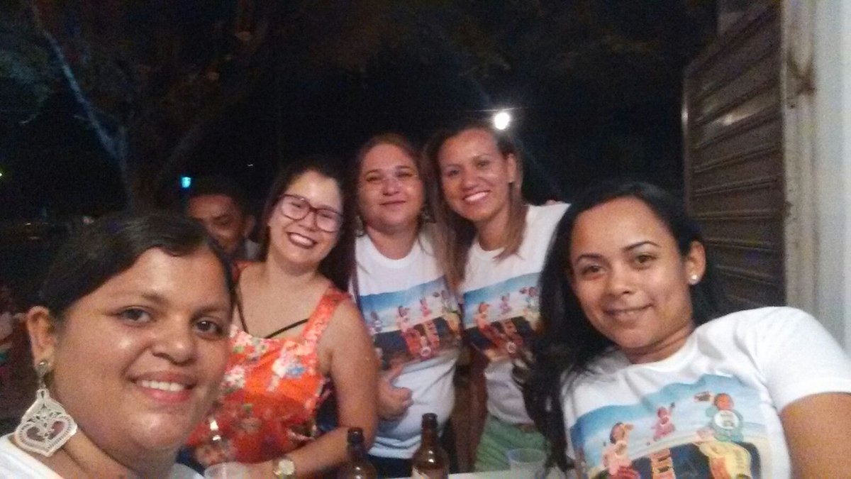 pathyxavier's tweet photo. Festa no Bar Não se Preocupe! https://t.co/zxBAjxMwFf