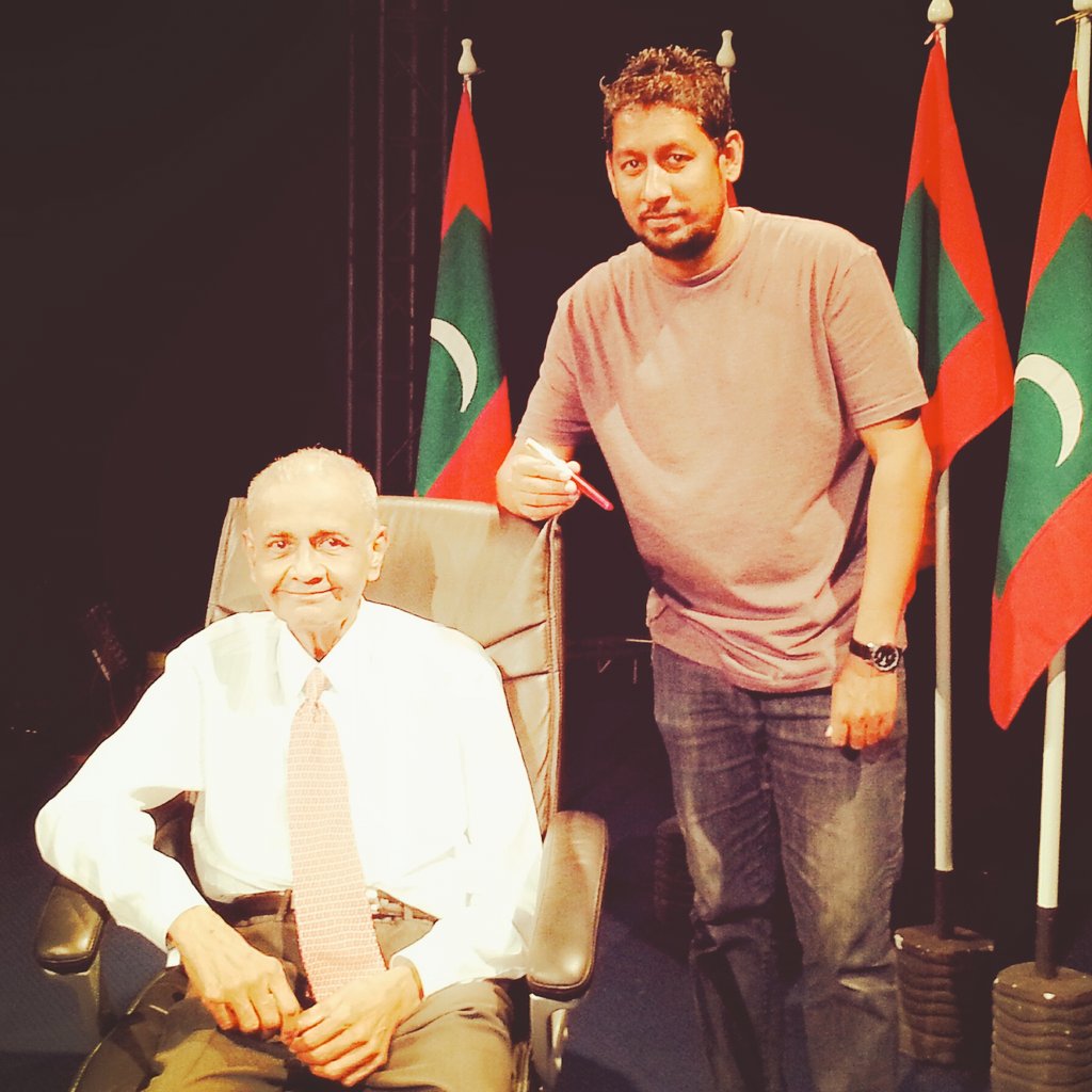 afsal_afey's tweet photo. Inaalilahi vainaa ilaihi raajioon. minivan  kamuge eh banee Hon abdullsathar moosa didi avahaara vejje. https://t.co/zwGUV6Tvmi