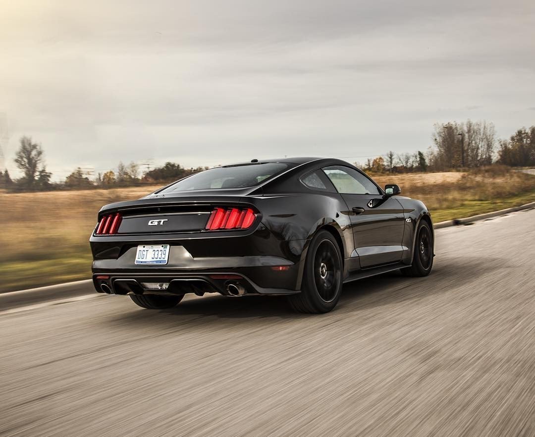CarAndDriverRD's tweet photo. "Bienvenido al miembro de nuestra familia, #Ford #Mustang #GT 📷 @simariphoto" by caranddrivermag 
#CarAndDriverRD https://t.co/fa7vtDBQYz
