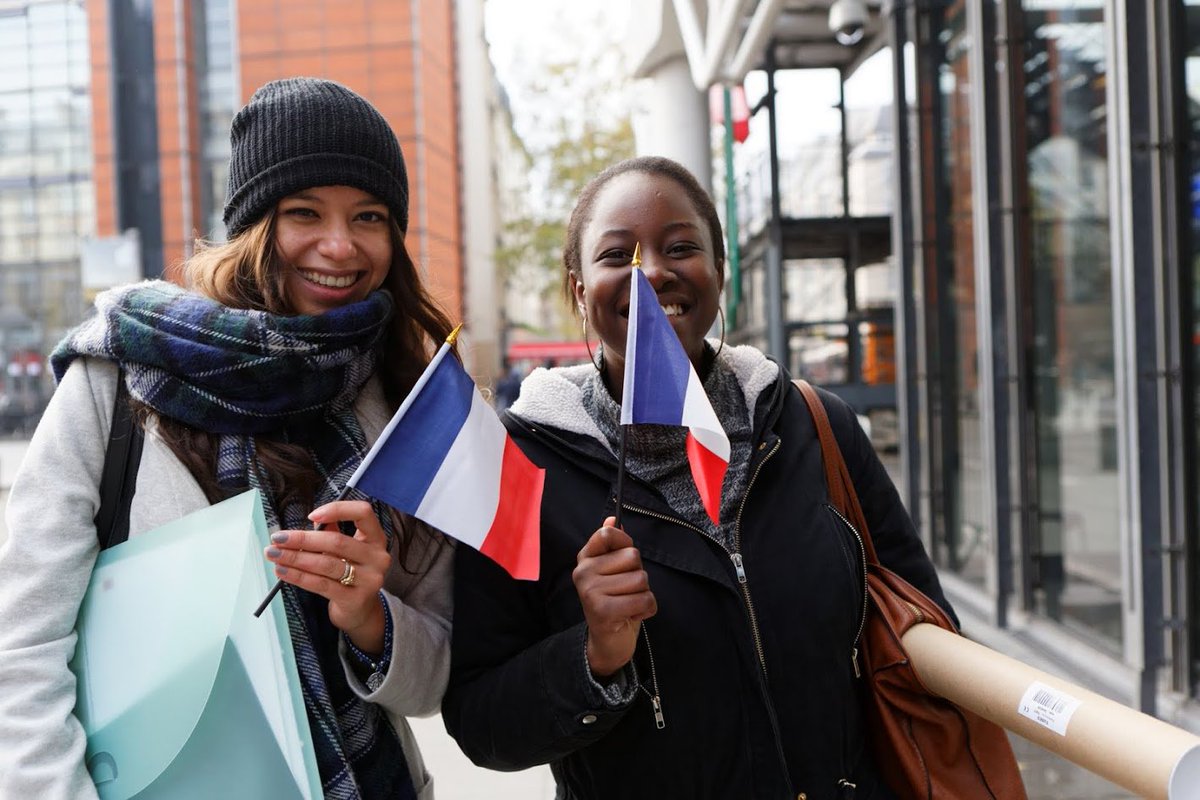 Anne_Hidalgo's tweet photo. Et encore une fois merci aux Parisiens qui font vivre #ParisDebout https://t.co/Iw9mWFzWMX
