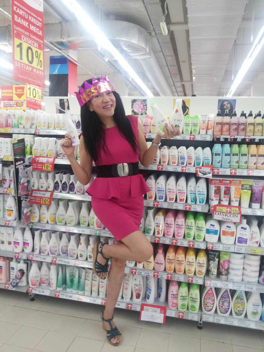 josephinesarino's tweet photo. @Carrefour_ID Dengan kekuatan alam Citra UV Nutri Serum kulitku jadi memancarkan kilau #CarrefourID #kemilaucantikmu https://t.co/N6dzZ2Cjyq