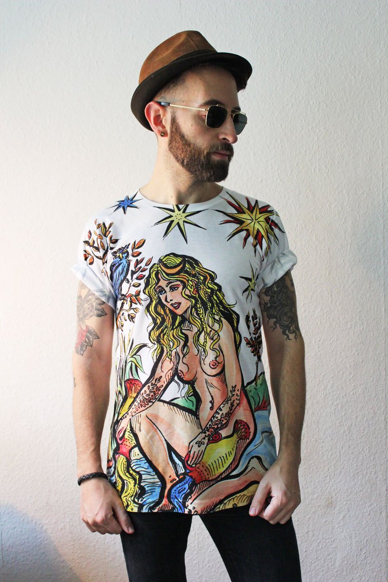 TarotTshirts's tweet image. The artist wearing his design. He looks great right? 😀 #tarot #fashion #blackfriday #sale tarot-tshirts.com/black-friday-d…