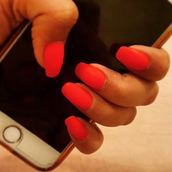 anushka0110's tweet photo. #MatteRedNails 💅🏽🙎🏼 #Manicured loving my new nails. https://t.co/v2QBGvTPyq