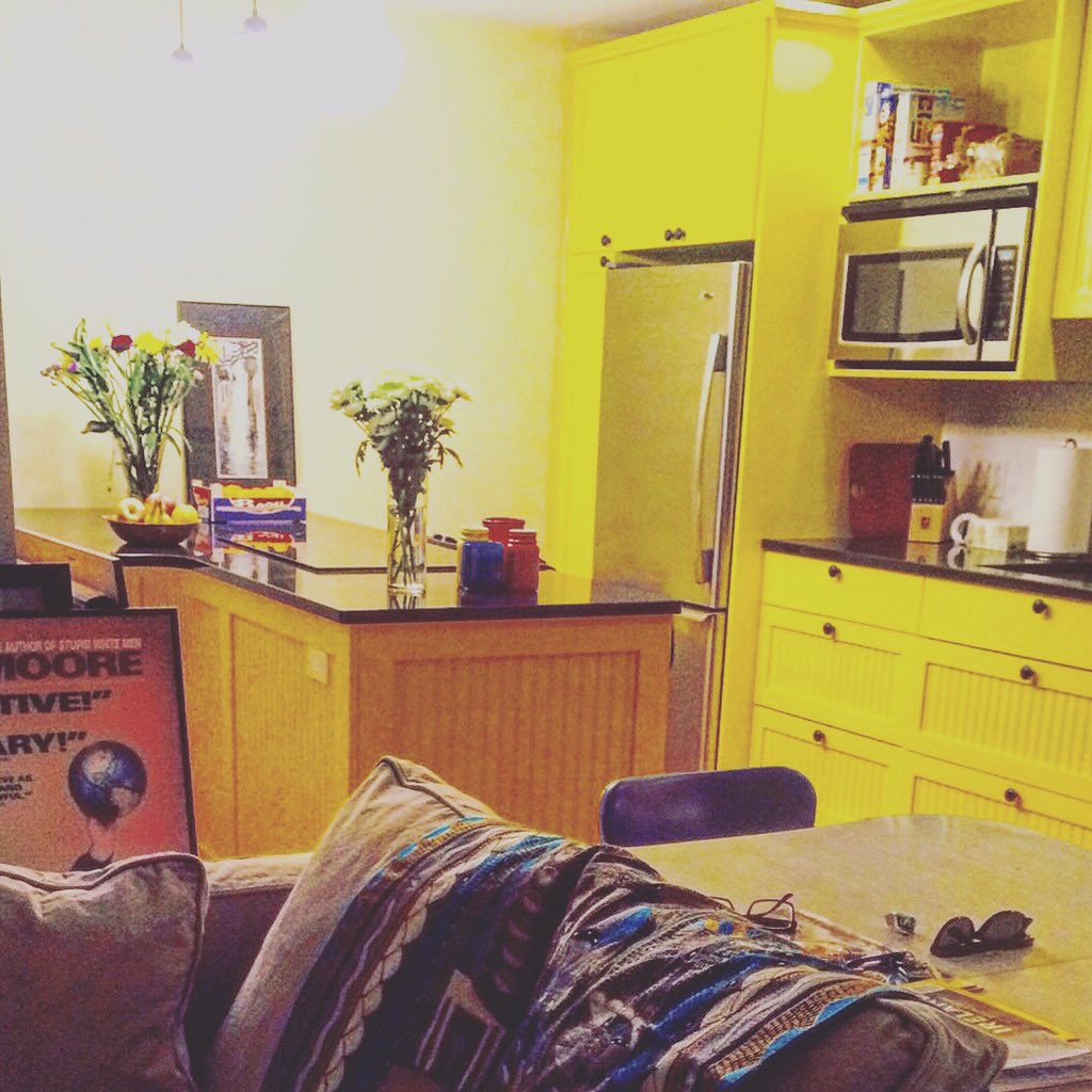 MMFlint's tweet photo. Heres my apt I offered to Syrian refugees. Sign up to join me in this effort. https://t.co/pPCr8P1Uen #MyHomeIsOpen https://t.co/IERcXzMZ9g